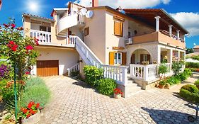 Apartments Munida 734